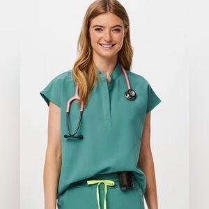Figs Rafaela Oversized Scrubs Top in Limited Edition Cactus (?) Size XS
